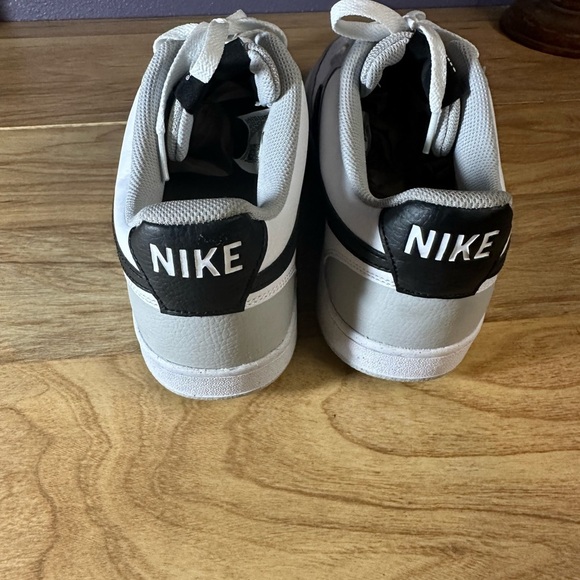 Nike Light Gray Athletic Shoes - Picture 10 of 11